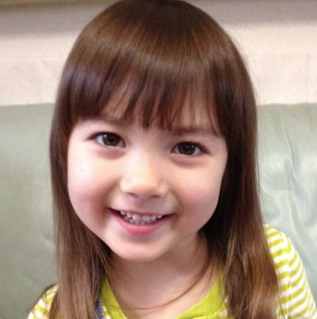 Kp子供服ニットプランナーのカタログにアリスが掲載 ハーフ外国人モデルニュース